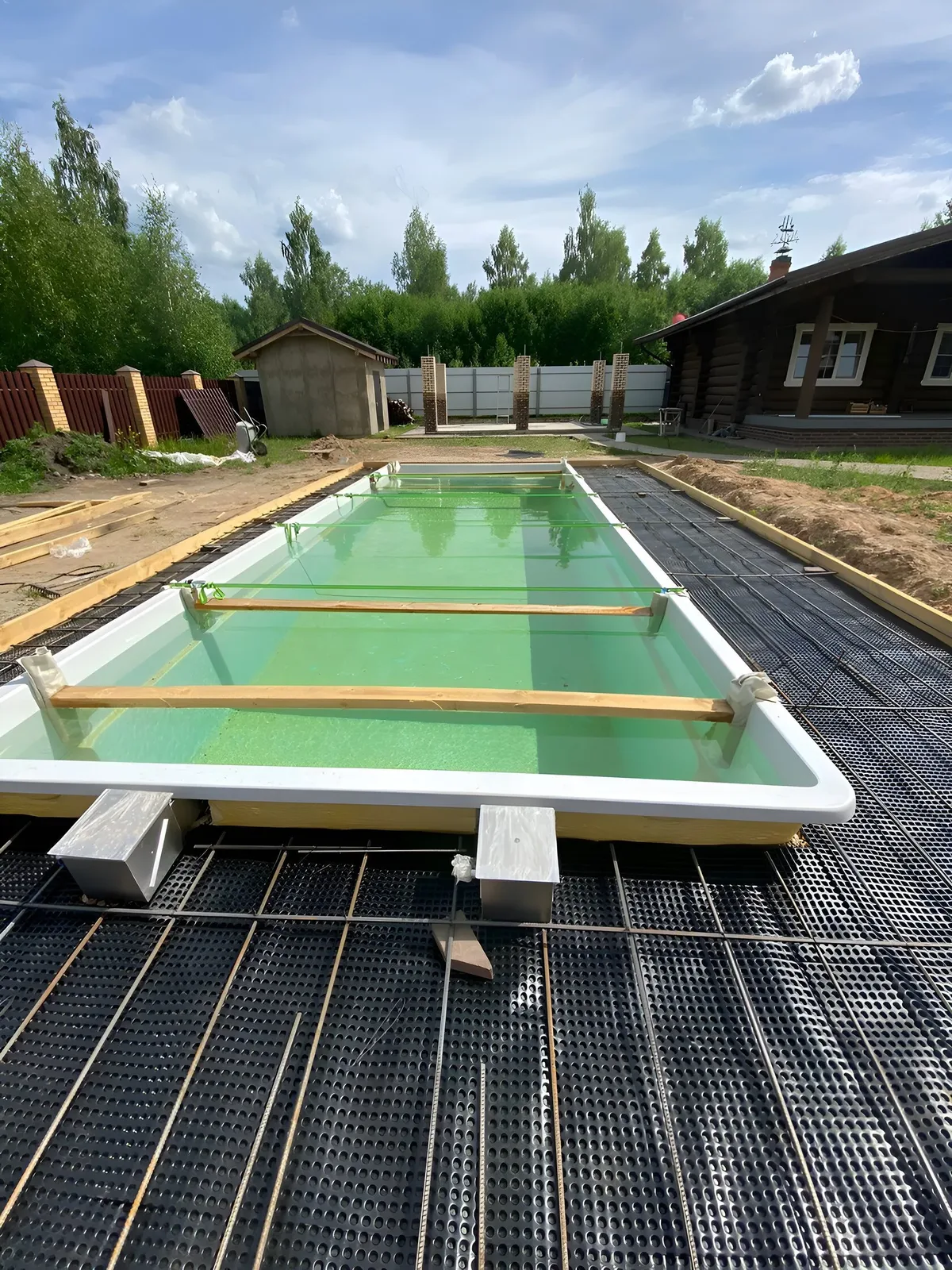 Laguna 9 — вечернее освещение в Тихвине