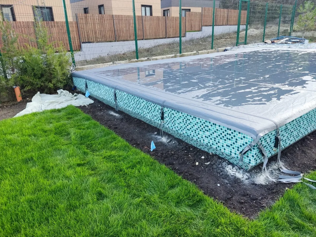 Батутное покрывало на бассейне в Тихвине